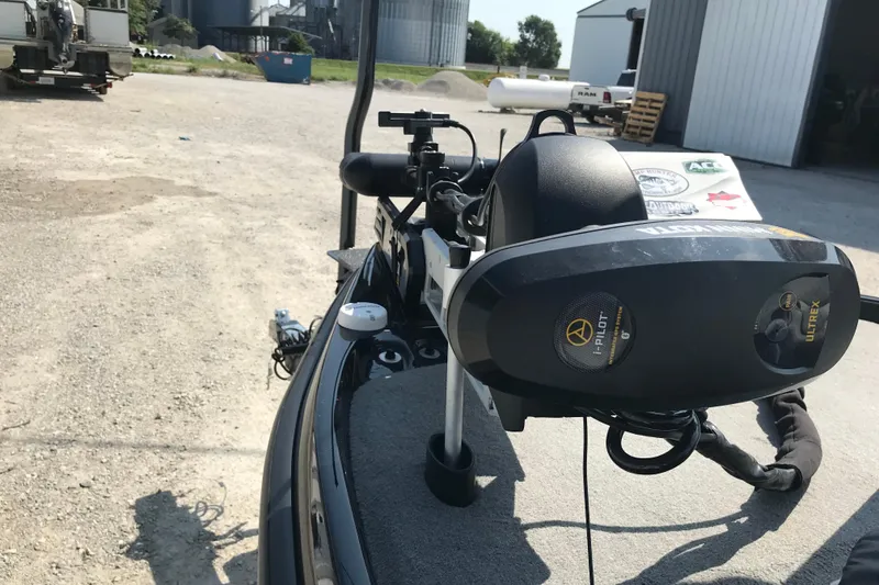 Slide: The Image of 2023 Bass Cat Pantera II boat with Minn Kota Ultrex trolling motor. - 18