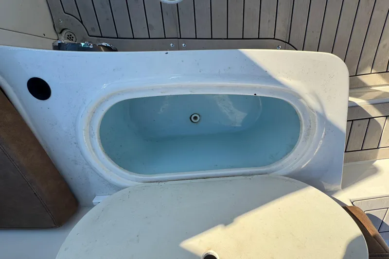 Slide: The Image of Livewell on 2021 Stingray 192 SC boat, featuring a clean, oval design. - 25