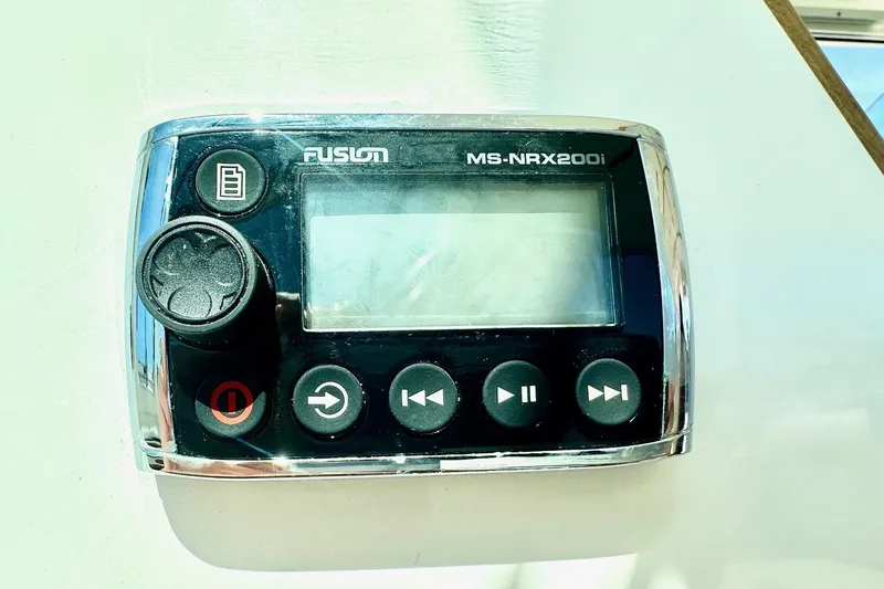 Slide: The Image of Fusion Stereo Helm Deck Remote - 30