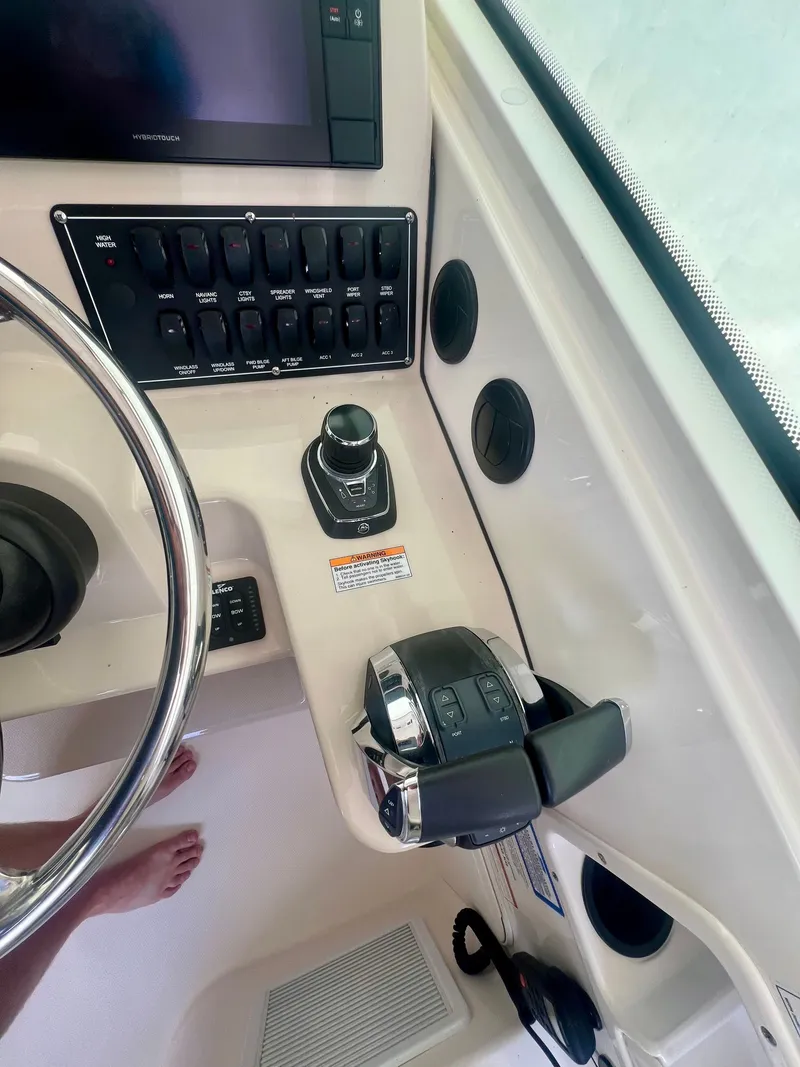 Slide: The Image of Boston Whaler 315 Conquest 2019 - 10
