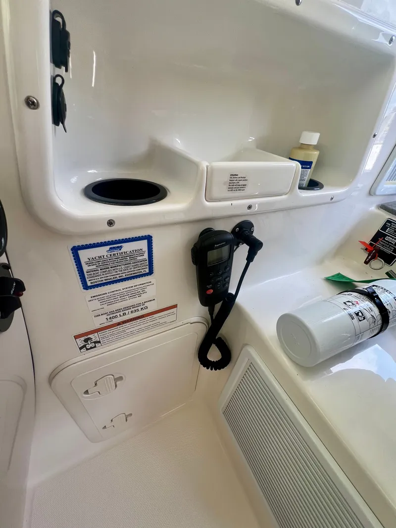 Slide: The Image of Boston Whaler 315 Conquest 2019 - 11