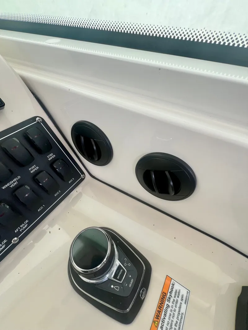 Slide: The Image of Boston Whaler 315 Conquest 2019 - 12