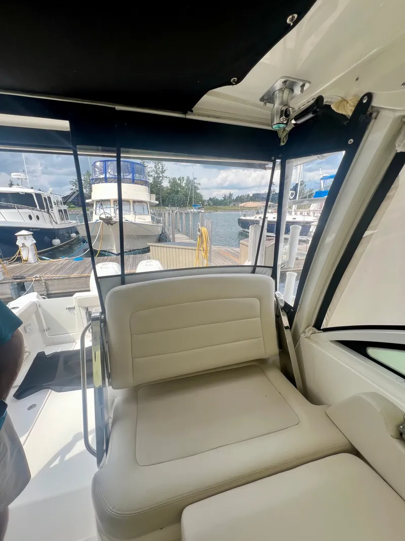 Slide: The Image of Boston Whaler 315 Conquest 2019 - 17