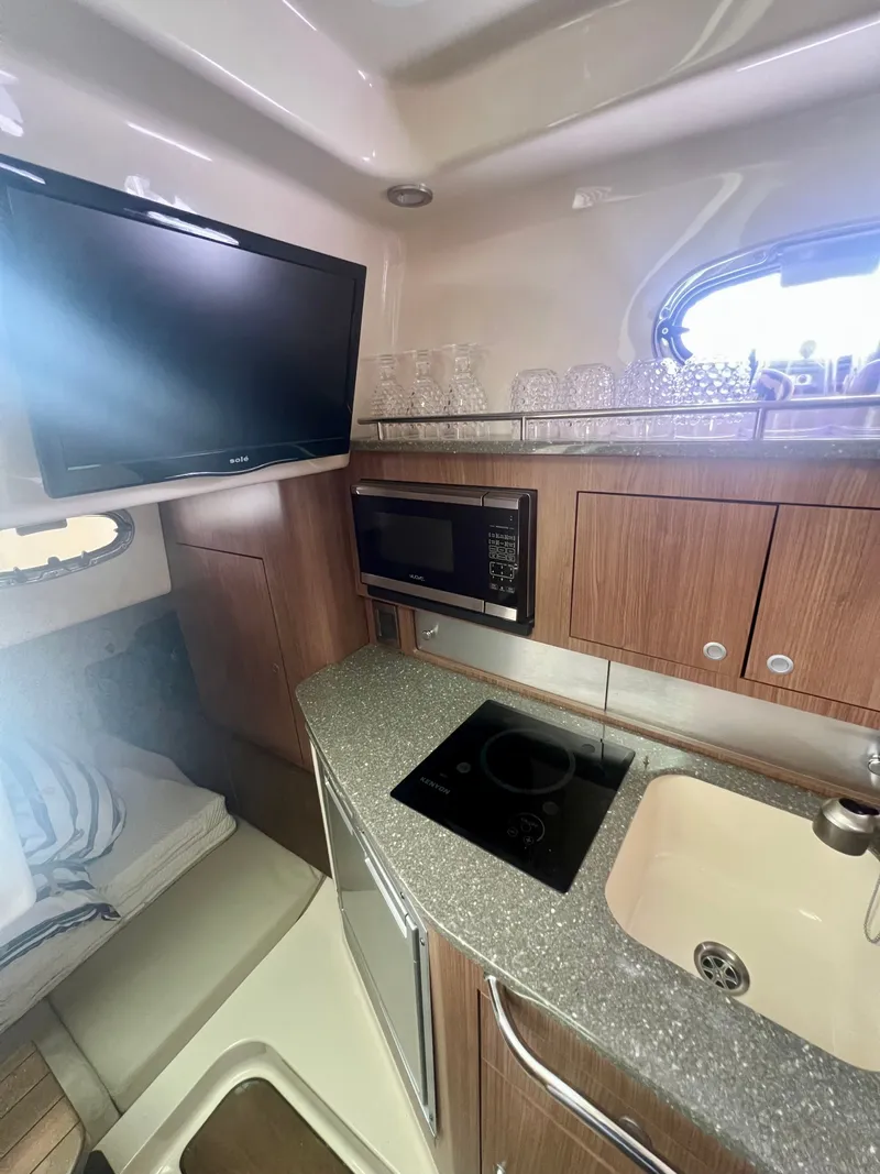 Slide: The Image of Boston Whaler 315 Conquest 2019 - 21