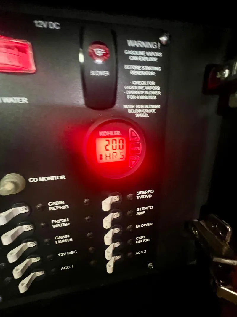 Slide: The Image of Boston Whaler 315 Conquest 2019 - 22