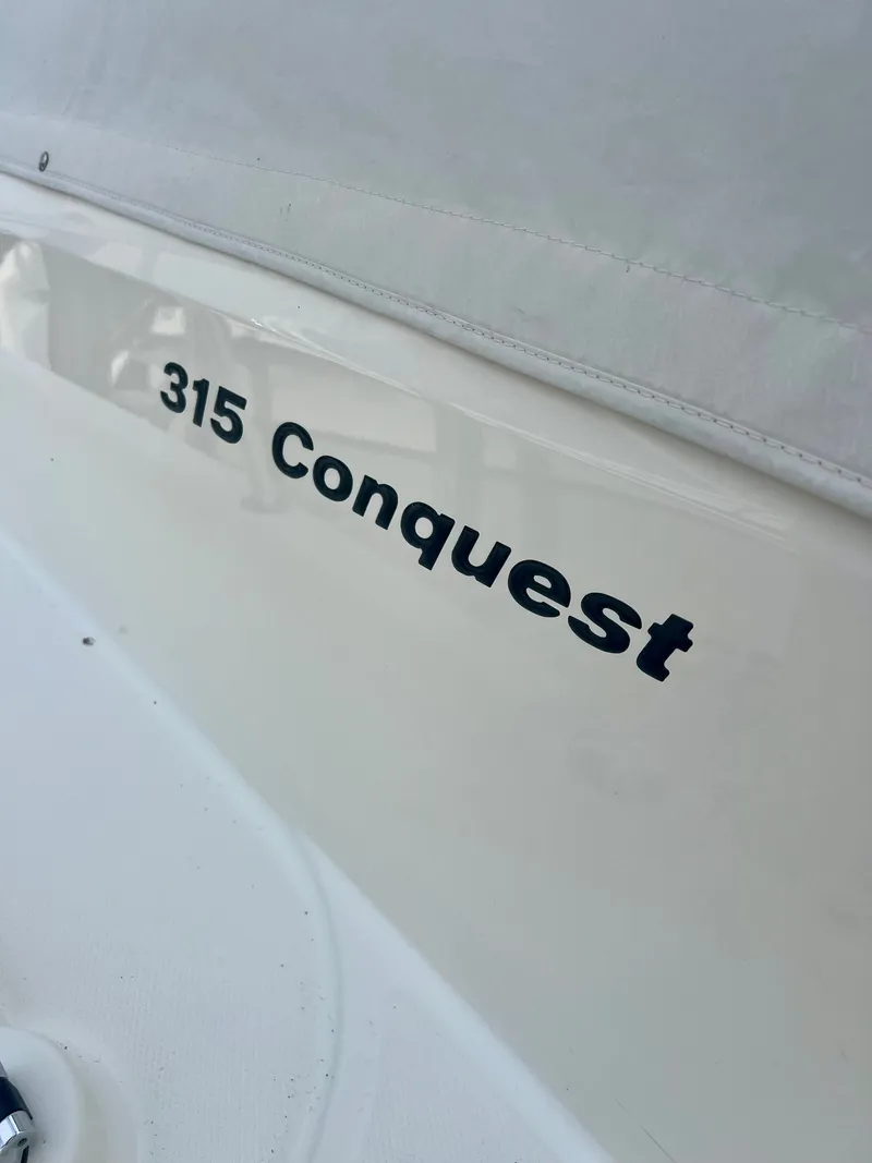 Slide: The Image of Boston Whaler 315 Conquest 2019 - 28