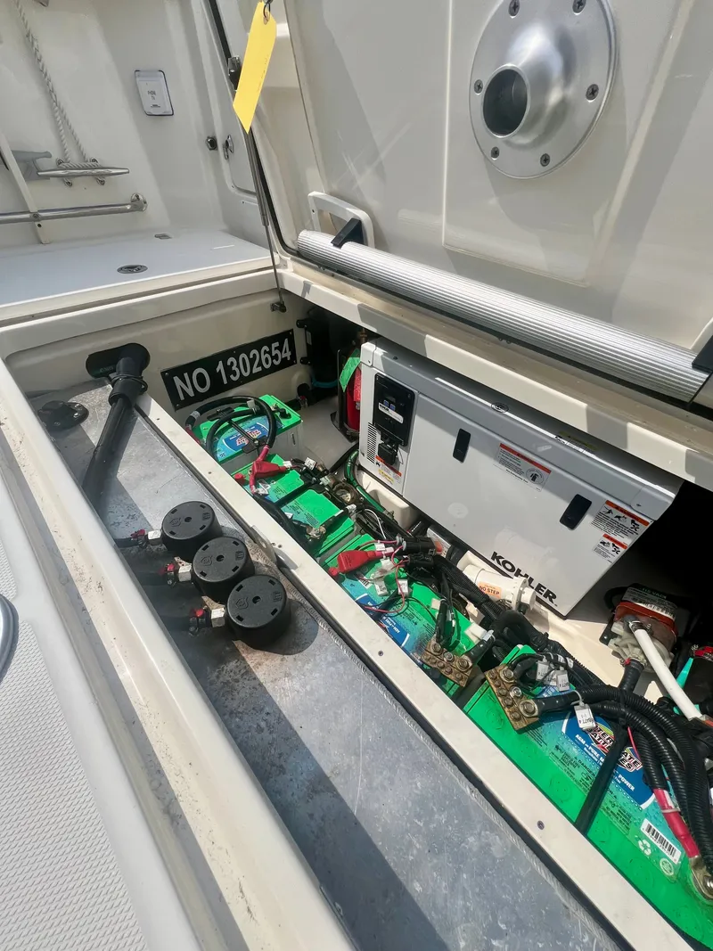 Slide: The Image of Boston Whaler 315 Conquest 2019 - 5