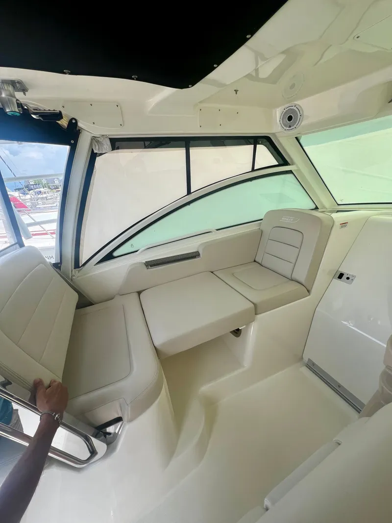 Slide: The Image of Boston Whaler 315 Conquest 2019 - 6