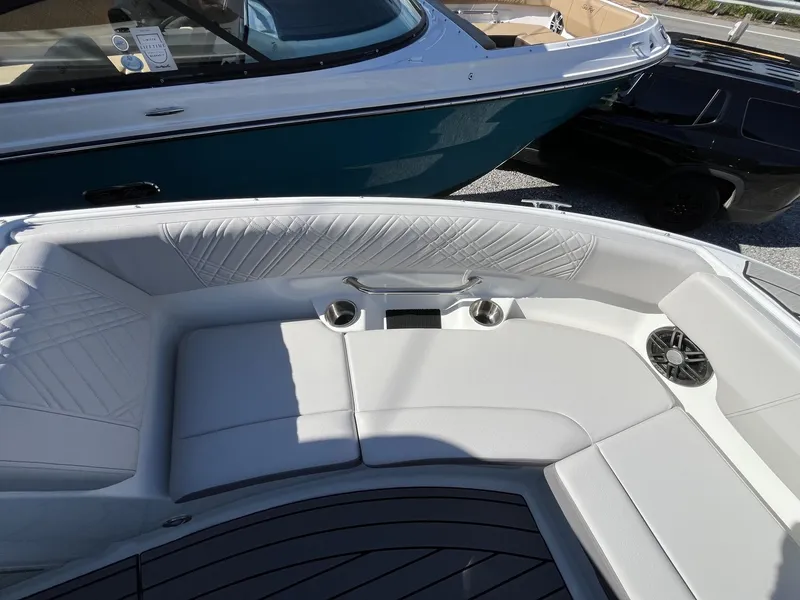 Slide: The Image of Sea Ray SDX 230 Outboard 2026 - 17