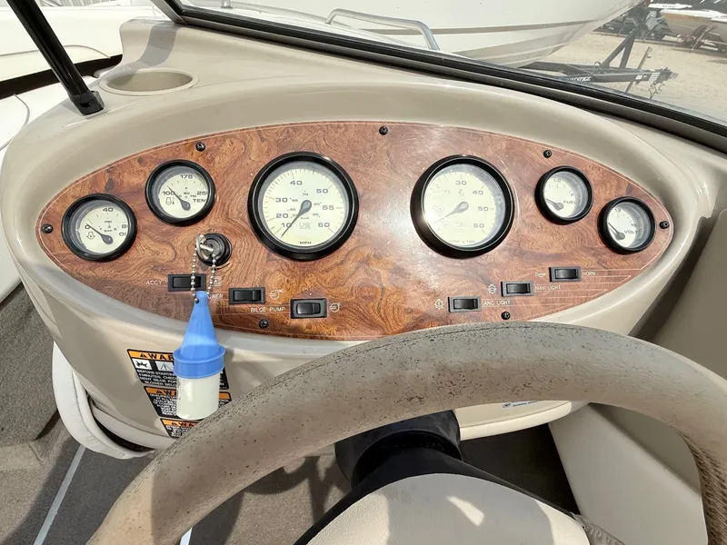 Slide: The Image of Bayliner 1950 Capri CL 1999 - 10