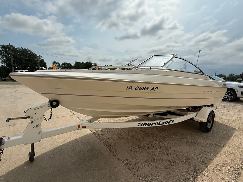 Slide: The Image of Bayliner 1950 Capri CL 1999 - 2