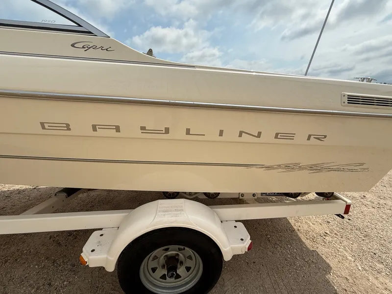 Slide: The Image of Bayliner 1950 Capri CL 1999 - 4