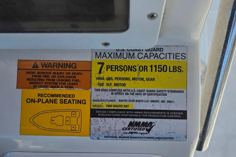 Slide: The Image of Warning label on 2006 NauticStar 1900 Nautic Bay boat, showing capacity and safety information. - 11