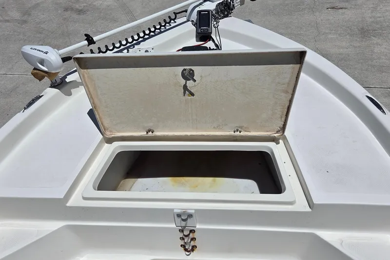 Slide: The Image of Open storage compartment on 2006 NauticStar 1900 Nautic Bay boat deck. - 5