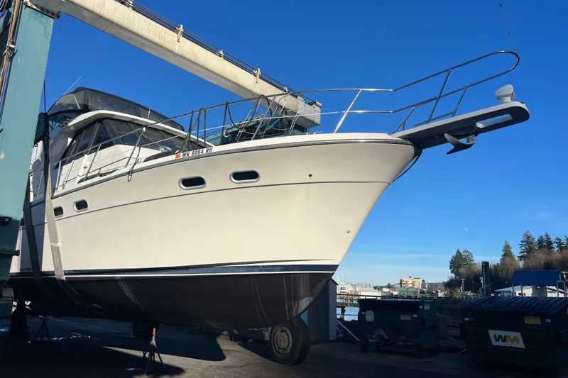 Slide: The Image of 1999 Bayliner 4788 Pilot House Motoryacht on dry dock under clear blue sky. - 8