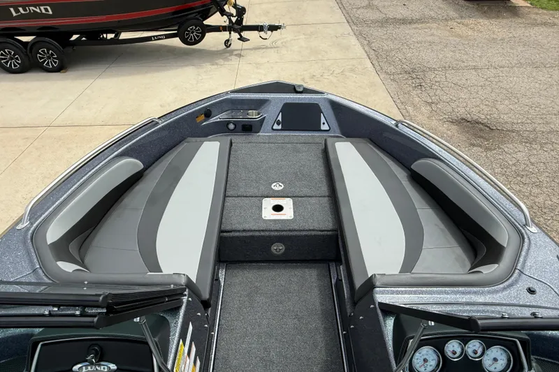 Slide: The Image of Rear view of 2025 Lund 189 Tyee GL boat with ladder and motor. - 9