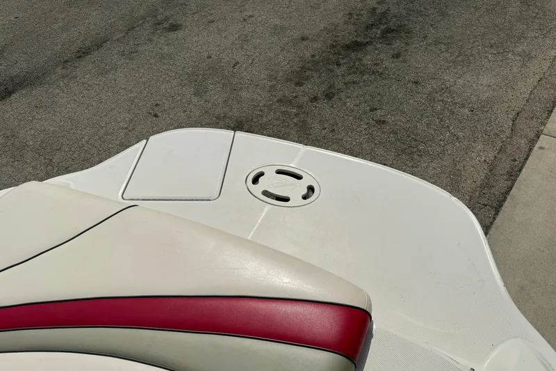 Slide: The Image of 2004 Sea Ray 200 Select boat deck with red and white seating. - 27