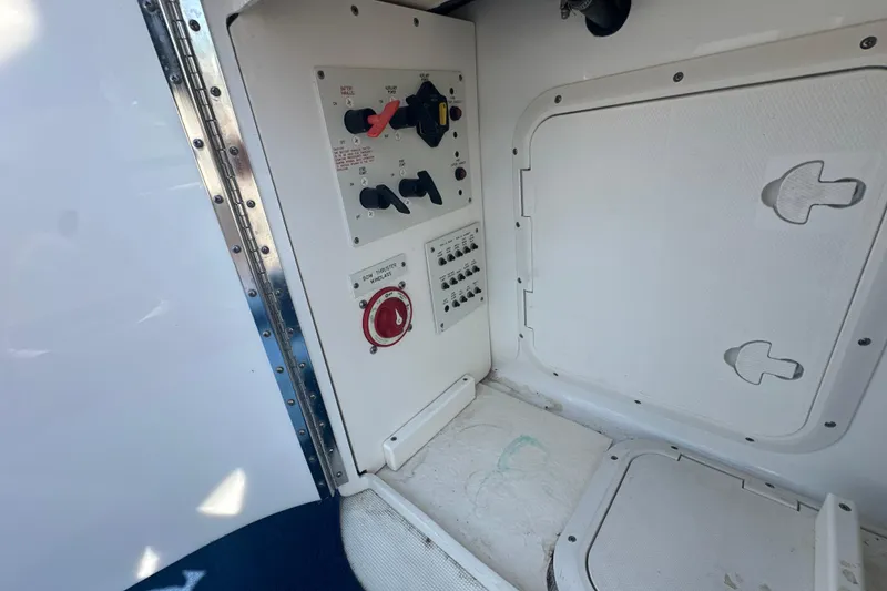 Slide: The Image of Control panel of a 2007 Formula 400 Super Sport boat interior. - 28