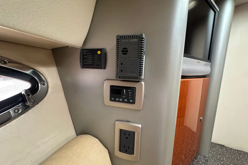 Slide: The Image of 2007 Formula 400 Super Sport interior with control panel and TV. - 34