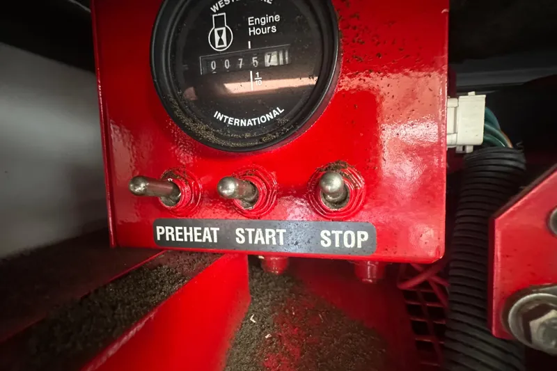 Slide: The Image of Red control panel with preheat, start, stop switches on a 2007 Formula 400 Super Sport. - 52