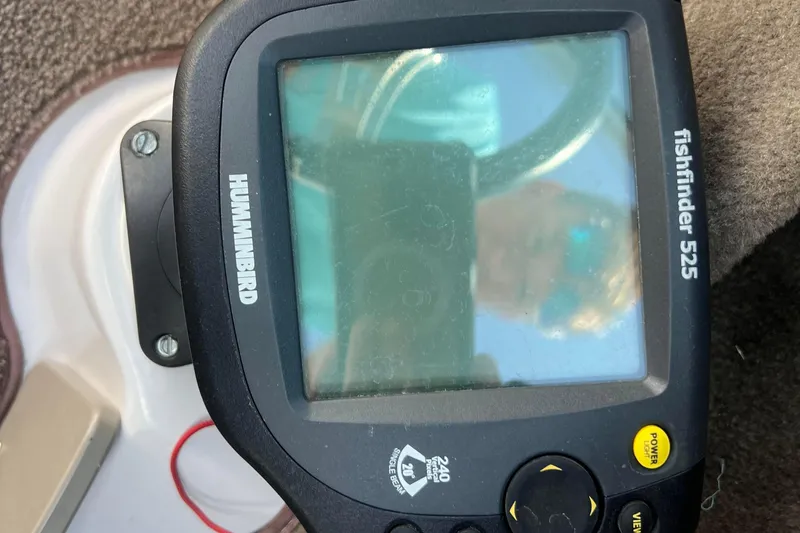 Slide: The Image of Humminbird Fishfinder 525 on 2008 Four Winns H190 boat dashboard. - 59