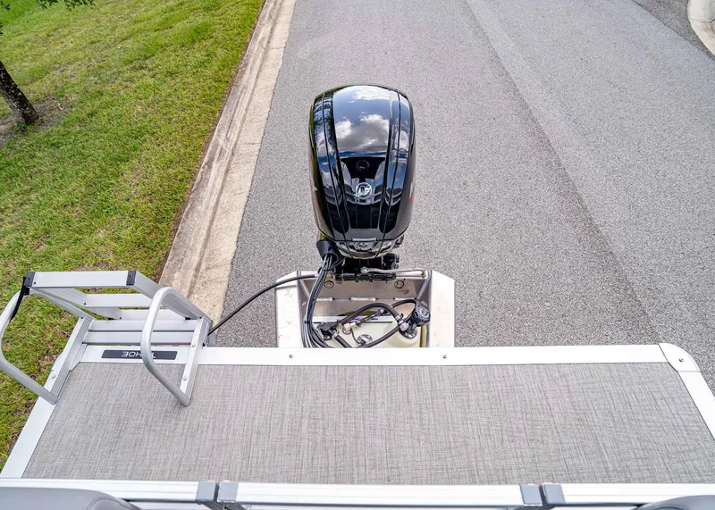 Slide: The Image of Tahoe SLT 23' Quad Lounge 2025 - 26