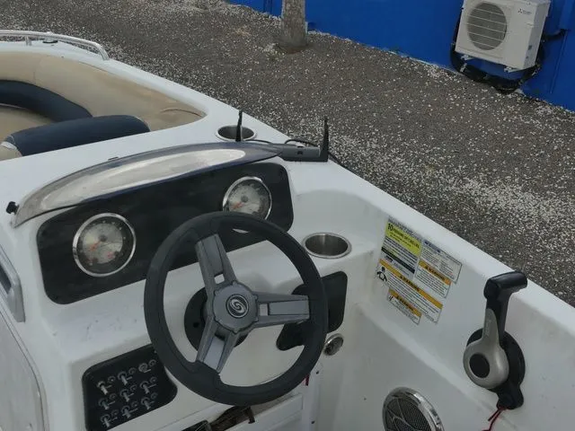 Slide: The Image of Hurricane SunDeck Sport 188 OB 2016 - 11