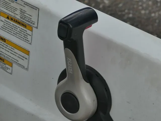 Slide: The Image of Hurricane SunDeck Sport 188 OB 2016 - 12