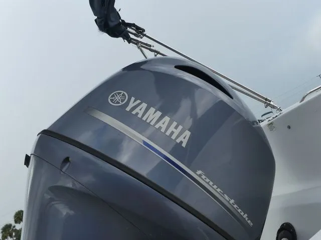 Slide: The Image of Hurricane SunDeck Sport 188 OB 2016 - 18