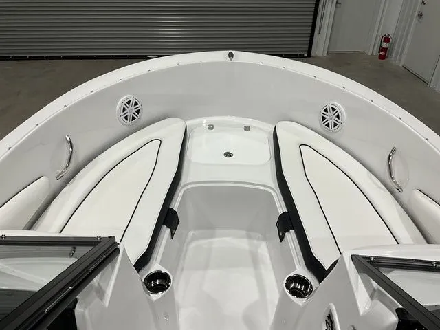 Slide: The Image of Stingray 172DC 2026 - 4