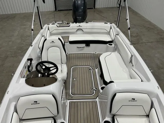 Slide: The Image of Stingray 182SC 2026 - 14