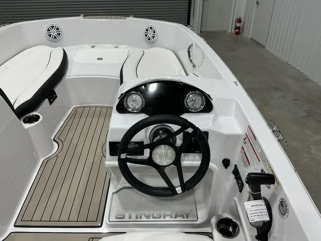 Slide: The Image of Stingray 182SC 2026 - 15