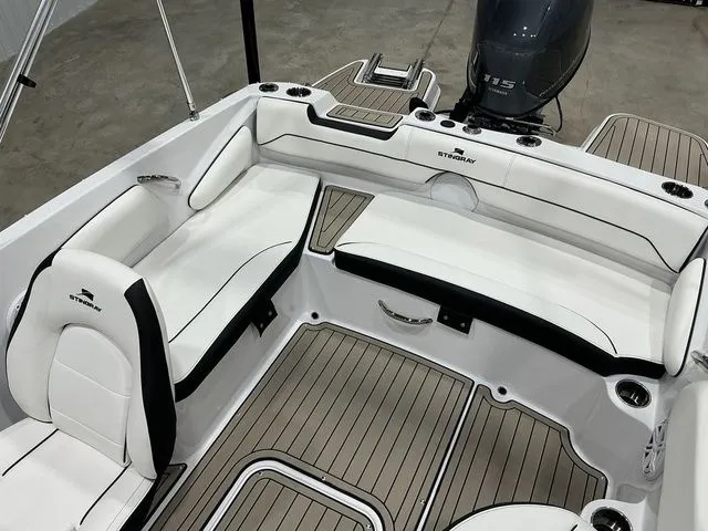 Slide: The Image of Stingray 182SC 2026 - 16