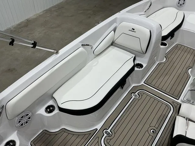 Slide: The Image of Stingray 182SC 2026 - 17