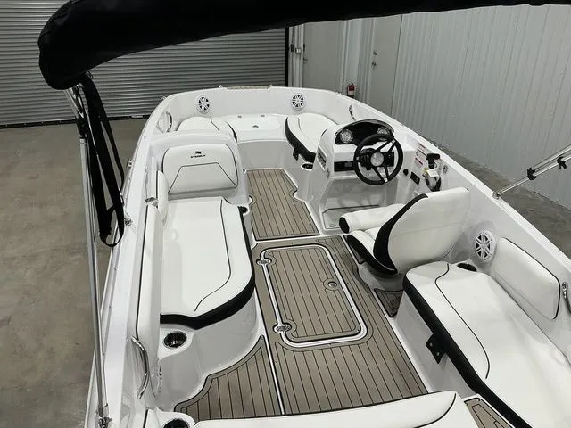 Slide: The Image of Stingray 182SC 2026 - 18