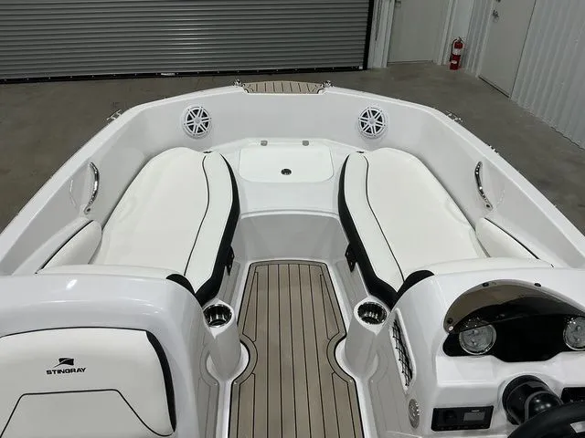 Slide: The Image of Stingray 182SC 2026 - 4