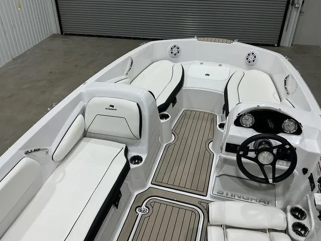 Slide: The Image of Stingray 182SC 2026 - 6