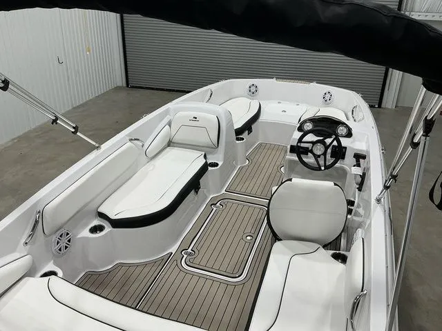 Slide: The Image of Stingray 182SC 2026 - 7