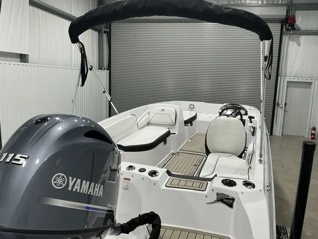 Slide: The Image of Stingray 182SC 2026 - 8