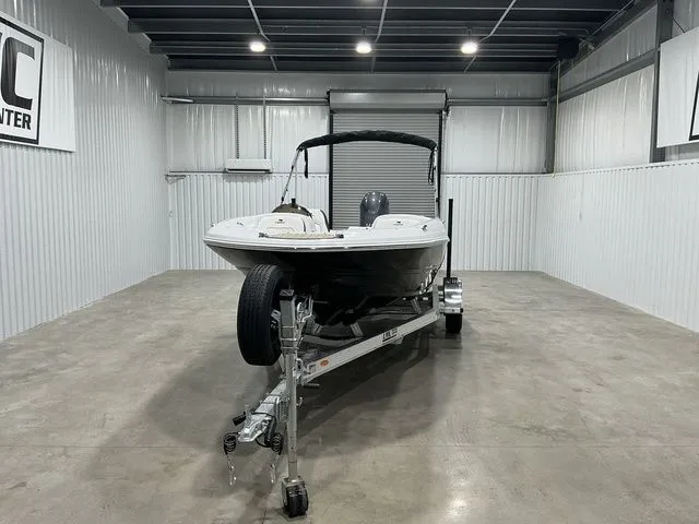 Slide: The Image of Stingray 182SC 2026 - 9