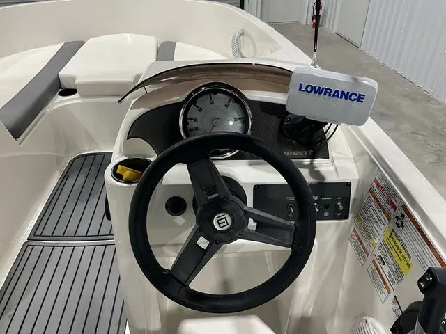 Slide: The Image of Bayliner Element E18 2022 - 10