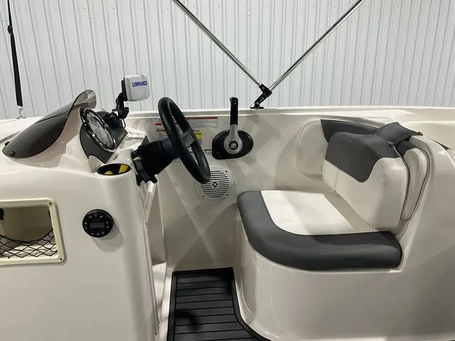 Slide: The Image of Bayliner Element E18 2022 - 11