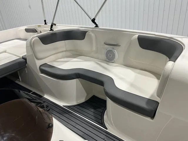 Slide: The Image of Bayliner Element E18 2022 - 4