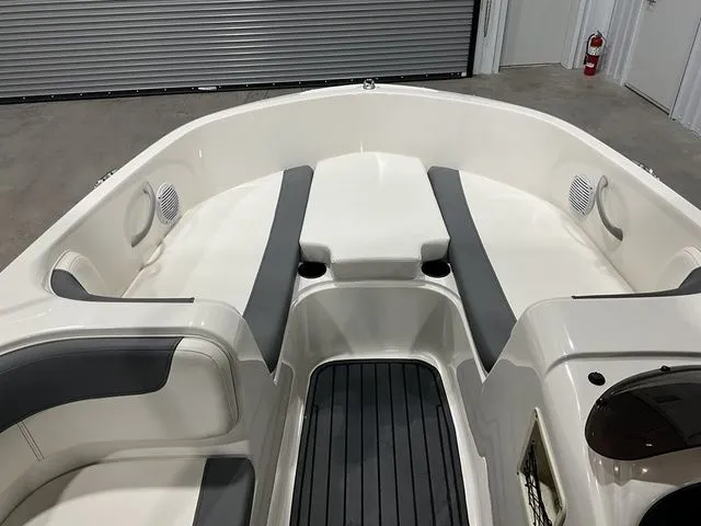 Slide: The Image of Bayliner Element E18 2022 - 9