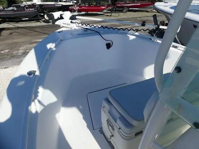 Slide: The Image of Everglades 210 Center Console 2006 - 10