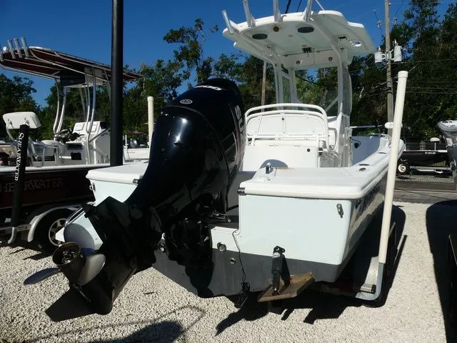 Slide: The Image of Everglades 210 Center Console 2006 - 3