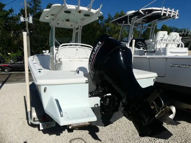 Slide: The Image of Everglades 210 Center Console 2006 - 4