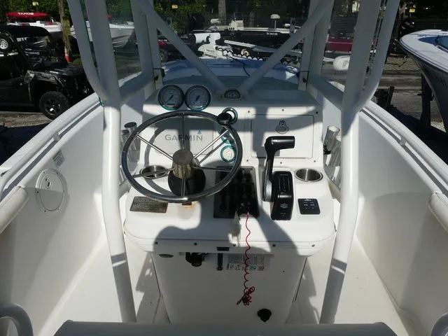 Slide: The Image of Everglades 210 Center Console 2006 - 6