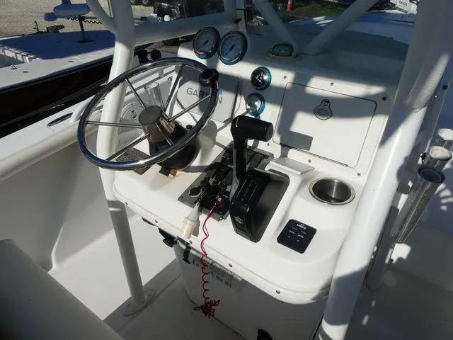 Slide: The Image of Everglades 210 Center Console 2006 - 7