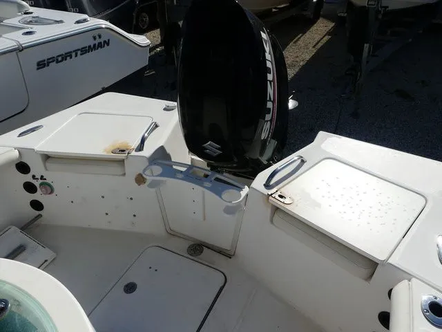 Slide: The Image of Everglades 210 Center Console 2006 - 9